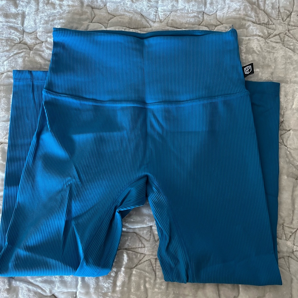 Born Primitive Teal Crop Leggings. Size M